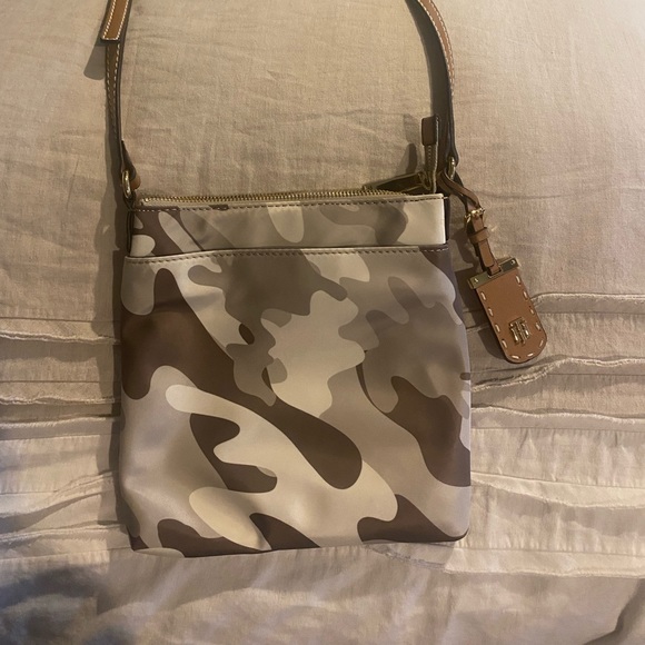 Tommy Hilfiger Julia Camo Nylon Crossbody - Picture 6 of 6